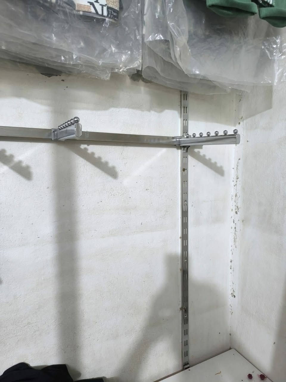 #لـلـــــبيع
ستاند ملابس تعليك عدد 100 قطعه 
هوك تعليك مساطر عدد 18 قطعه 
شمعه تعليك ملابس دائري كامله ارتفاع 3 متر 
للإستفسار أكثر إتصل ***********
العنوان /حي الإمام الصادق ع #مــيـســان_الــعــمــاره
