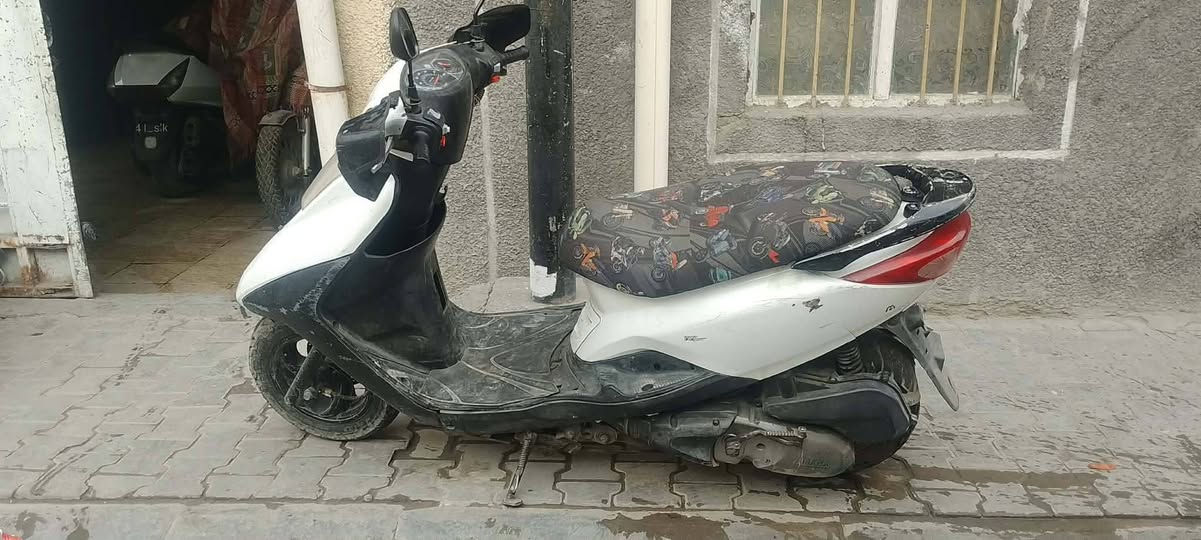 السلام عليكم درجة بريز شغاله نكره سلف بكل وقت درجه حلو ونضيفه ما بي أي شي  لعلم الدرجه مفتوحه بس شغل مضبوط سعره 450 وبيه مجال مكاني مدينة الصدره رقمي ***********
