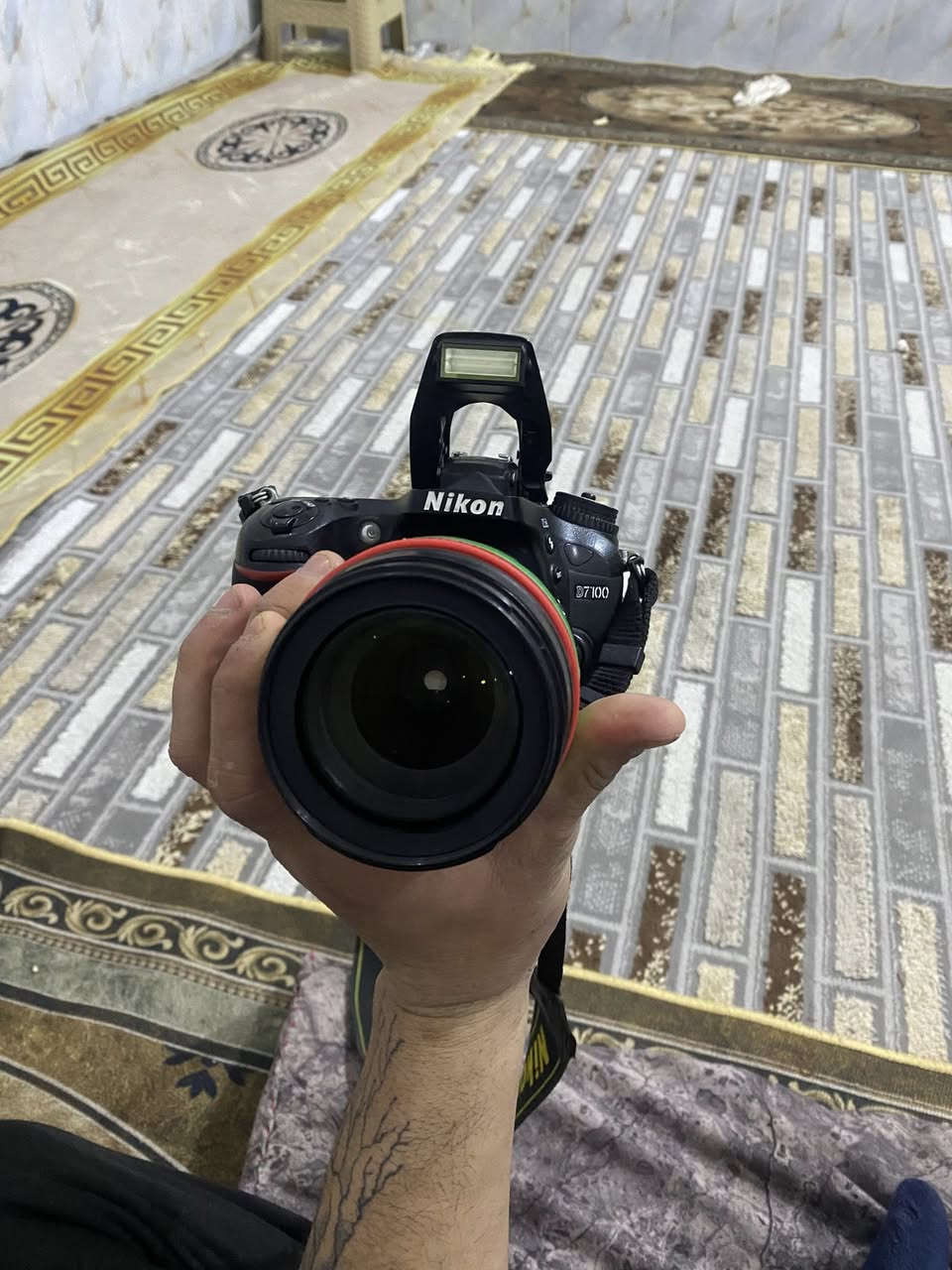 كامره نيكون 7100

ملحقاته 

بدي 

عدسه 18.105 الاصلية

شاحنه 

بطارية 

رام 32

حزام كتف 

درع حماية 
 
شاحنه

500 سعر 

للإستفسار***********
