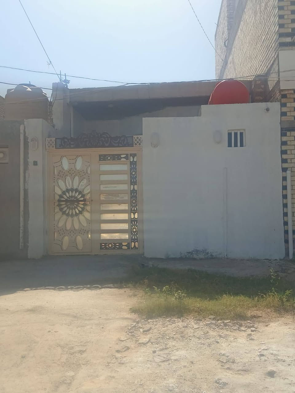 بيت 100 متر🏠🏠🏠    بالنداء منطقه 59 على ساحة مقابيل البيت حديقة تابعة للبيت 🛤️🛤️
بناء درجة اولى صب كونكريت
يتكون من غرفة وصالة ومطبخ واستقبال وطرمة 
البيتونة بعدها ماكاملة والبيت عايز الصالة والمطبخ والاستقبال بياض فقط الارضيه كامله بورسلين 
أما الغرفة كاملة بياض والأرضية بورسلين مع الحمامات 
سعره 75 وبي مجال 
مكلف بالنشر ....
الاستفسار اتصل على الرقم
‏‪***********‬‏

