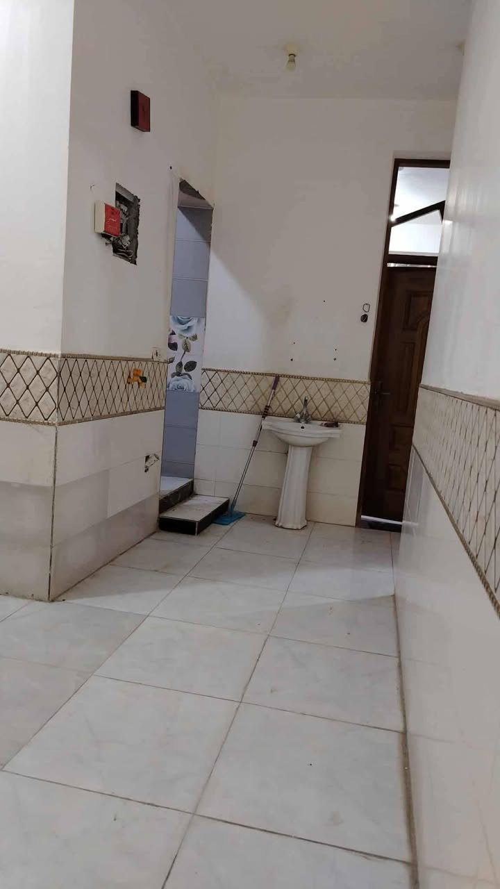 شقه للايجار خاجيه شارع أربعين قرب محل علا ماركت للاستفسار الاتصال على الرقم ***********
