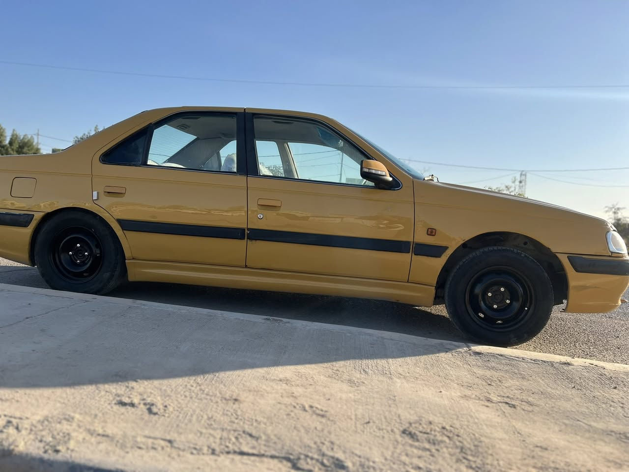 السلام عليكم
بيجو بارص للبيع موديل 2015 رقم بغداد انكليزي 

السياره بيها جاملغ وبنيد مرشوشات بدون دواخل 

مكينه وكير  وحداديه كفاله  السياره دواخلها نظيفه 

 كهربائياتها شغاله كلها تخم تاير جديد

السعر 43 وبيها مجال بسيط مكاني الحله مركز المدينه 

 ***********
