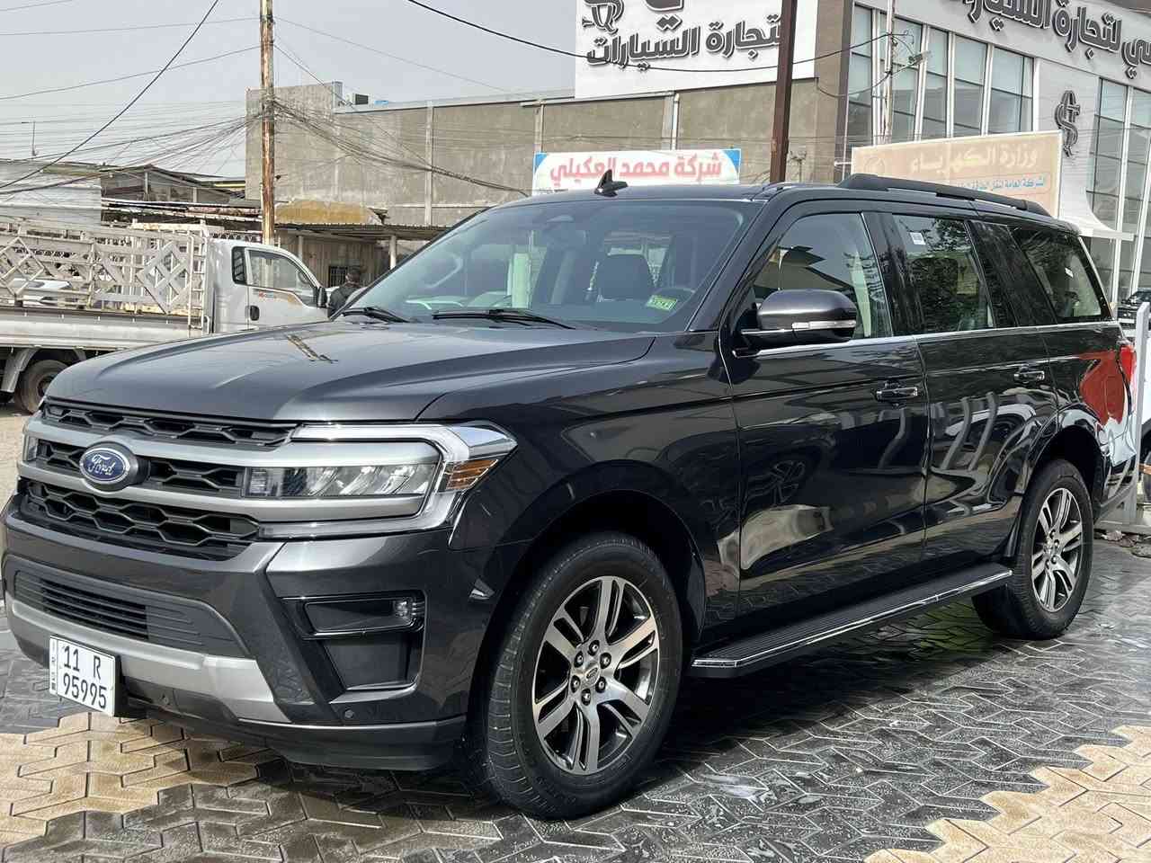 السلام عليكم…
فورد اكسبديشن بترة 
موديل 2023 
ماشية: 7 الاف فقط 
فول مواصفات ( بانوراما ، كشنات جلد تدفئة تبريد ، كشافات ، صندوك كهرباء، كشنات حته الاخيرات كهرباء،كشنات خلفية هيترات، بصمةتشغيل عن بعد، دخول ذكي ، رادارات وحساسات ٣٦٠ درجة، تحديد مسار قيادة ذاتيه ،كاربلاي بلوتوث  مرايات شفط ،وباقي مواصفات المعروفه )

حادث موضح بالصور: ( صبغ جاملغ خلفي + جانت طخه بالصندوك هم نصبغ على كدها … بدووون ايرباك مطاك بيها ايرباك) بجم كبس….

مكان السياره : بغداد 

السعر: 42,500$ 

شراي اتصل وتدلل : ***********
