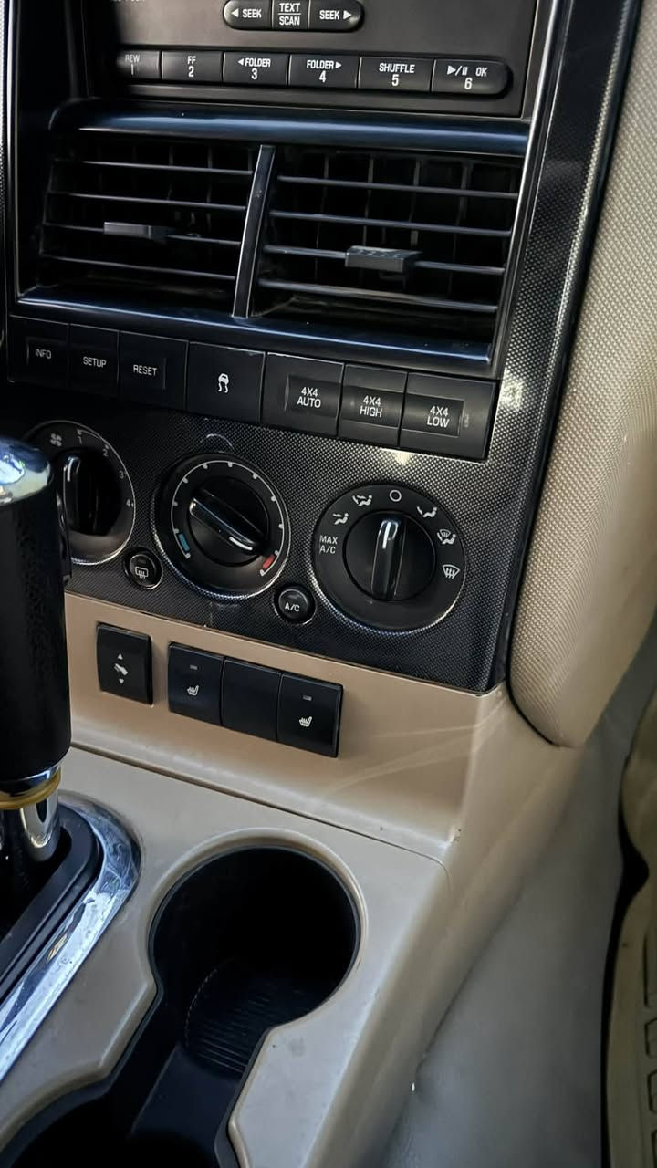 #_للبيع_ 🚘
————————4xفورد اكسبلور 2010خليجي وكاله نيڤيا 4
ماشيه 180فول واحد ؏ واحد رقم اربيل  اجنبي 7راكب ٣قطع تبريد كشنات سلايد روف كشنات كهرباء  جلد اريل   حساسات خلفيه  تحكم ستيرن
بيها صبغ قطعتين بدون دواخل
—————————————————————
#_للاستفسار / ☎️ ‭***********
