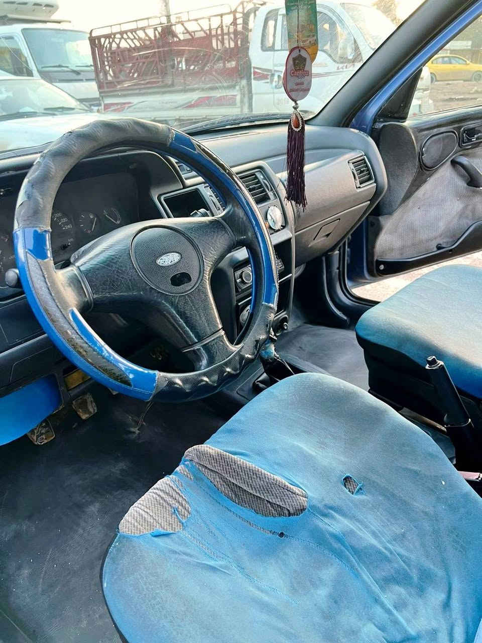 البيع سياره فوردسكررت
موديل 1991
صدر جديد الامامي وباتري جديد 
والسياره نضيفه مال بيت 
وصحبه الشرعي موجد
والسعر 15$
وبيها مجال 
***********
***********
