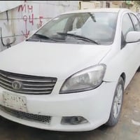 فولكس كريت ويل موديل ٢٠١١ لون ابيض مكينة يارس كير عادي رقم الماني  بيه...