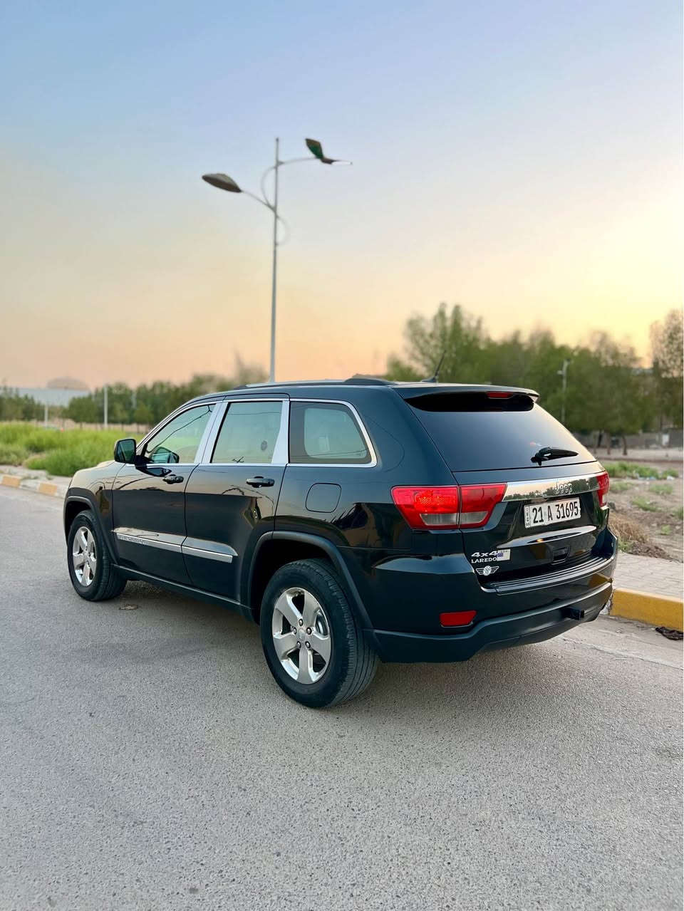 السلام عليكم 
للبيع Jeep وارد امريكي موديل 2011 
داخله كلين للعراق بدون حادث 
وبالعراق صار بيها طخه بسيطه بالجاملغ الامامي بدون دواخل 
وبيها ربع الباب الخلفيه صبغ بدون اي داخل بدون ايرباك 
والسونار مرفق بالمنشور 
رقم سليمانيه دولي بأسمي هزه وسنويه جدد 
مواصفات السياره :-
شاشه + كامره خلفيه 
حساس خلفي 
ويل كب كروم حجم 18 
كشاف امامي 
كشنات جلد + كهرباء 
ماشيه 160 الف 
مكينه 3600 بدون دونز 
السياره جاهزه كير ومكينه وحداديه وتخم تاير وتبريد منضومه كامله مبدل اي نقص مابيها 
السعر 133 وبيها مجال 
مكان السياره حله شارع 60 
للاستفسار / *********** 
واتساب / *********** حلة, بابل
