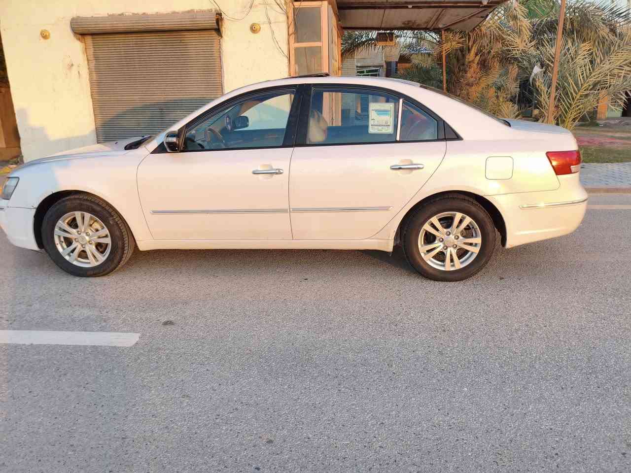 السلام عليكم 
سوناتا مقدس 2011 خليجي 
بيه صبغ جاملغ امامي صوب الايمن
فول مواصفات
  فتحة سقف بانوراما
اشارة بل مري 
 داخل بيجي 
  اربع دسكات 
حساسات خلفية 
مكينه 2400 دوش
كير 6نمر  
رقم نجف موميز
سيارة باسمي
للاستفسار***********
