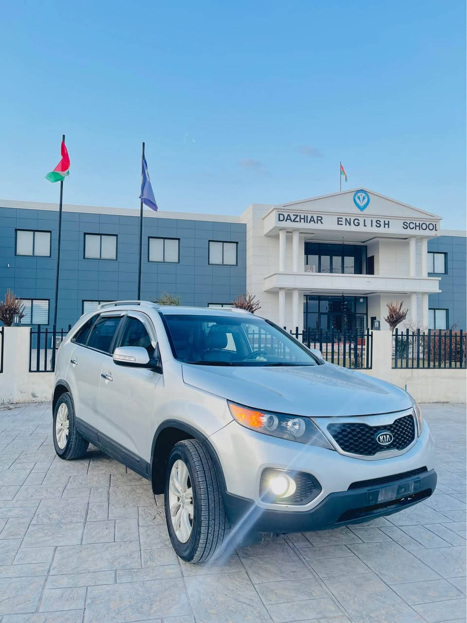 بسم الله الرحمن الرحيم(***********)
Sorneto 2012 بڕاوەی دوبەی گاز
سۆرنیتۆ ٢٠١٢ گاز بڕاوەی دوبەی مەکینە مەرغوب
سەیارەکە فول فولە تەنها سلایت نییە 
بەسمە شاشە دەبڵ کامیرا کوشن سارد و گەرم 
کوشن کارەبایی هەر چوار کوشن هیتەر ٣ ریز کوشن
دوگمەی ریتایدەر و تراکشن و ئیکۆی هەیە
گێڕ تۆماتیک و عادی سوکان ڤۆلیۆم و تەلەفون
تعدیل سورعە ئاوێنە شەفت لایت عەدەسە
بەگ لایت لید حاسە تایەی لۆک سپێر دانەبەزیوە
تەنها شوێن بڕاوەی بۆیاغی هەیە ئەگینا نییەتی
پشت و پێش کەپسە هەموو گیانی وەک شەریکەیە
گێر و مەکینە و تەقە و رەقە و کارەبایی بەشەرت
سعری ٦٣ کەمیک مەجالە شوێن ڕانیە 
*********** ڤایبەر و واتسئاپی لەسەرە رانية, السليمانية
