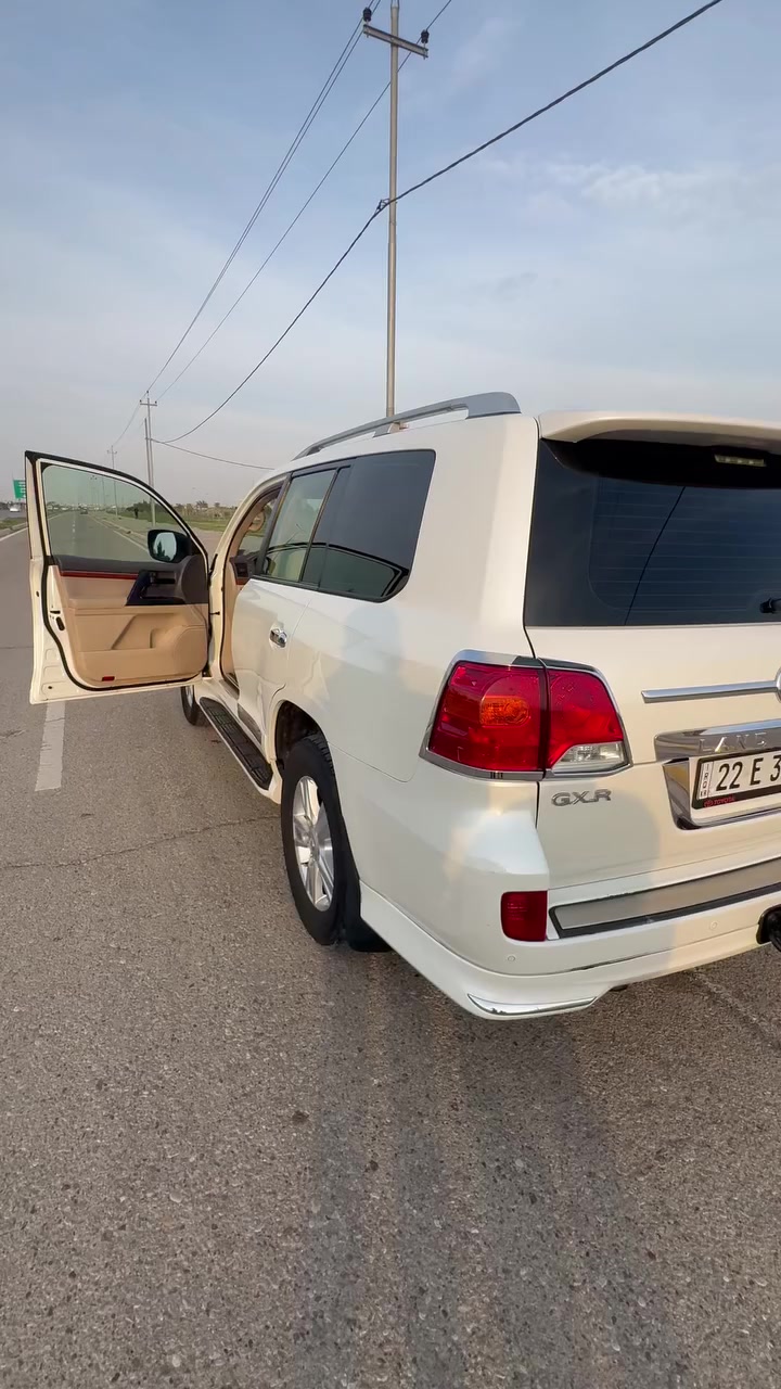 السلام عليكم
لاندكروز2013 بريم 
المواصفات معروفة 
فتحة 
كشنات جلد 
٦سلندر 
كشن كهرباء 
انارة داخلية
ماشية 196Km
وباقي مواصفات الاندكروز معروضة
السيارة كفالة عامة  
عدا بارد شي قليل 
للاستفسار ***********
مكان السيارة كركوك
السعر ٣٧٥
