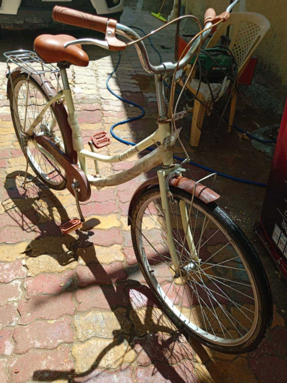 باسكل اللبيع جديد بعده بجيسه بريك امامي خلفي ماناقصه شي ب80وبي مجال ***********والخاص مفتوح
