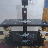 ميز بلازمه جديد للبيع قيم وأخذ بل يرضي الله علق وأنا دخلك رقم 07726036...