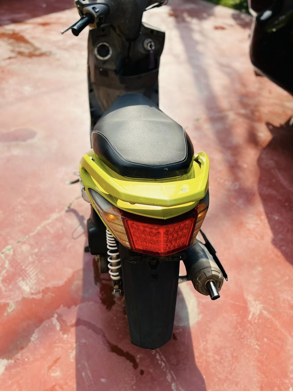 سلام عليكم شباب دراجه سنكس فحل  للبيع موديل 2010 ياباني دراجه بلاديه بس مكينه وصالنصه رياضي اصلي مزوده بوشه 58 ونص  ولبوشه اصلي وغراضه كله اصلي  ومكينه خير من الله شلعه ومعدل . . دراجه بيه نقص واحد فقط الگيج مال سرعه فقط ولباقي كله كفاله.. السعر ٩٠٠ وبيه مجال للشراي يجيني ويشلع عيوني 📈 رقم الهاتف 📞 ***********
