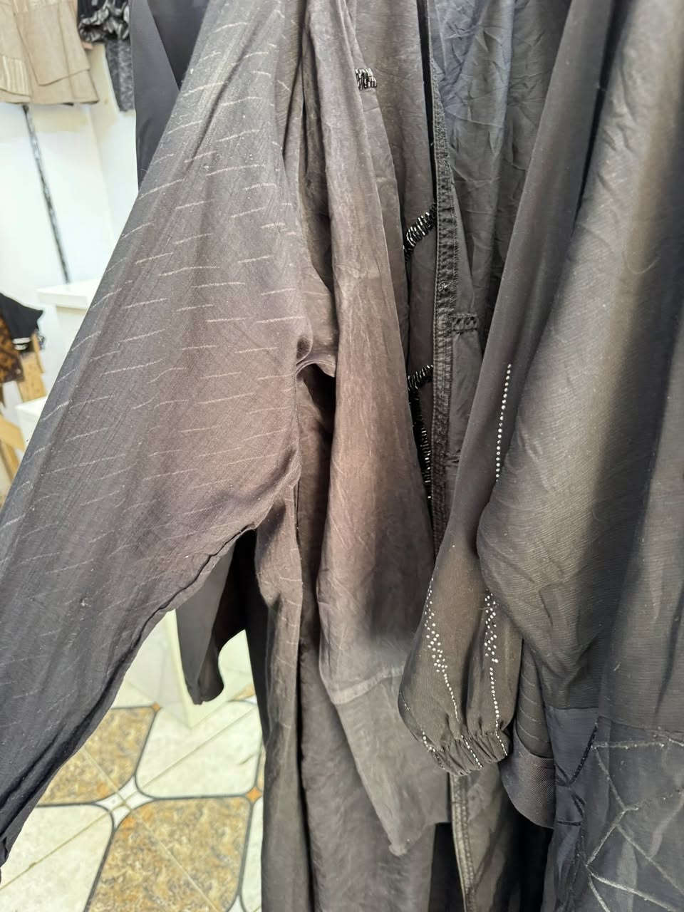 هلو بنات شلونكم جبب وبشتات خليجي سعر القطعه ٥تالاف كلش نظيفات وحلوات سواده مالتهم كلش حلو كسر جديد مكاني شارع المركز مقابيل صالون تركي رقمي بي وتساب الي تريد تدخل واتساب ***********
