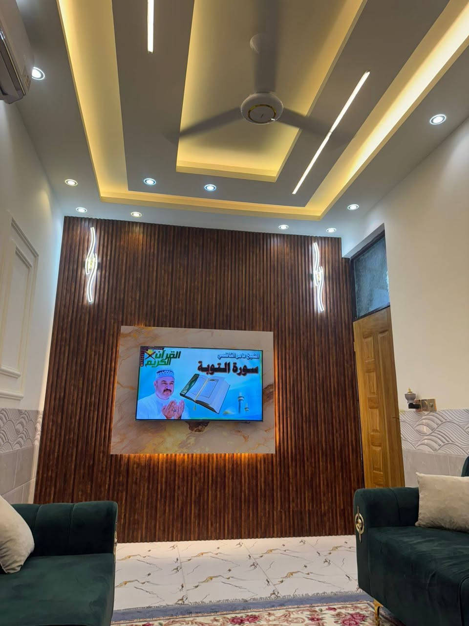 دار للبيع
المساحة 100 متر
طابق واحد
استقبال + حوالي ومطبخ +غرفة نوم +حمام +منور+تواليت خارجي + بيتونة + سطح كامل شتايگر وماستك
البيت جديد جدا  بناء 2025
البيت كلة ديكورات وسقوف ثانوية جبسن بورد  وانارة بروفايل ولدات سبورت لايت وانارة مخفية
وتأسيسات السبالت دفن
البيت فول نظافة 100%
العنوان / الحسينية _ خدمات مسقط _ شارع المدرسة الإيرانية
للاستفسار الاتصال على الرقم
***********
