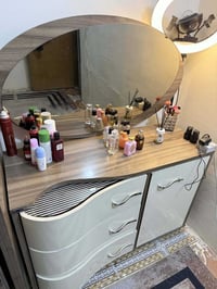 غرفة نظيفة • بيع مستعجل • مجموعة ٨ قطع