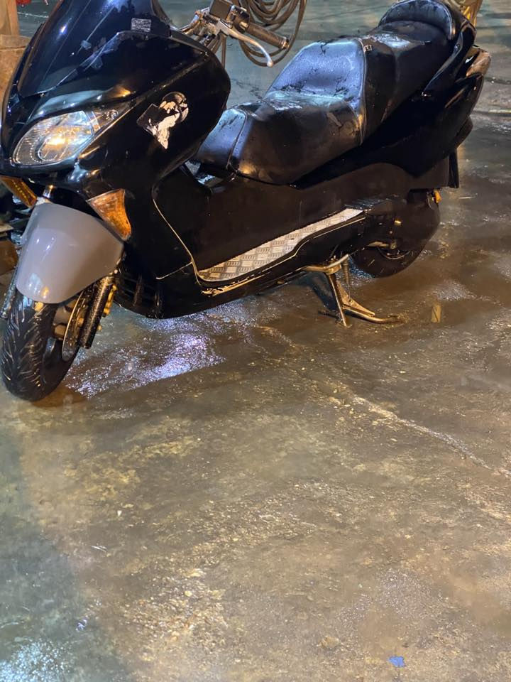 ‏سلام عليكم فواز صفر ثمانية للبيع كاملة من كل شيء لجة حلوة ونظيفة ناعم في الشارع وأنا قصي دخنت تاير زنون استفسار رقم تلفون***********
