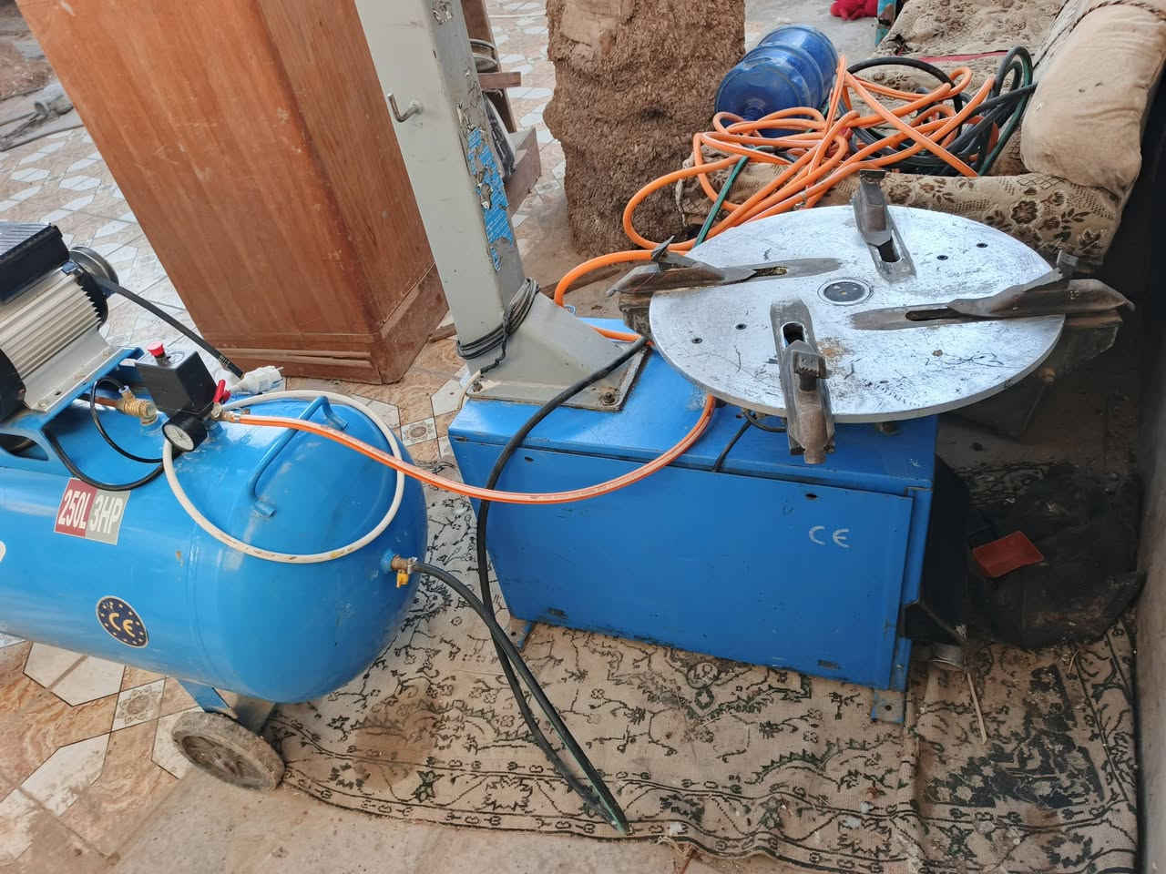 سلام عليكم غراض بنجريج للبيع  بطل جديد مستخدم ١٥يوم الحجم ٢٥٠ الخالعه  مستعمله حجم ٢٢ المكان نجف ابو صخير الي يحب يتواصل على هذا رقم خاص  *********** سعر مليون
