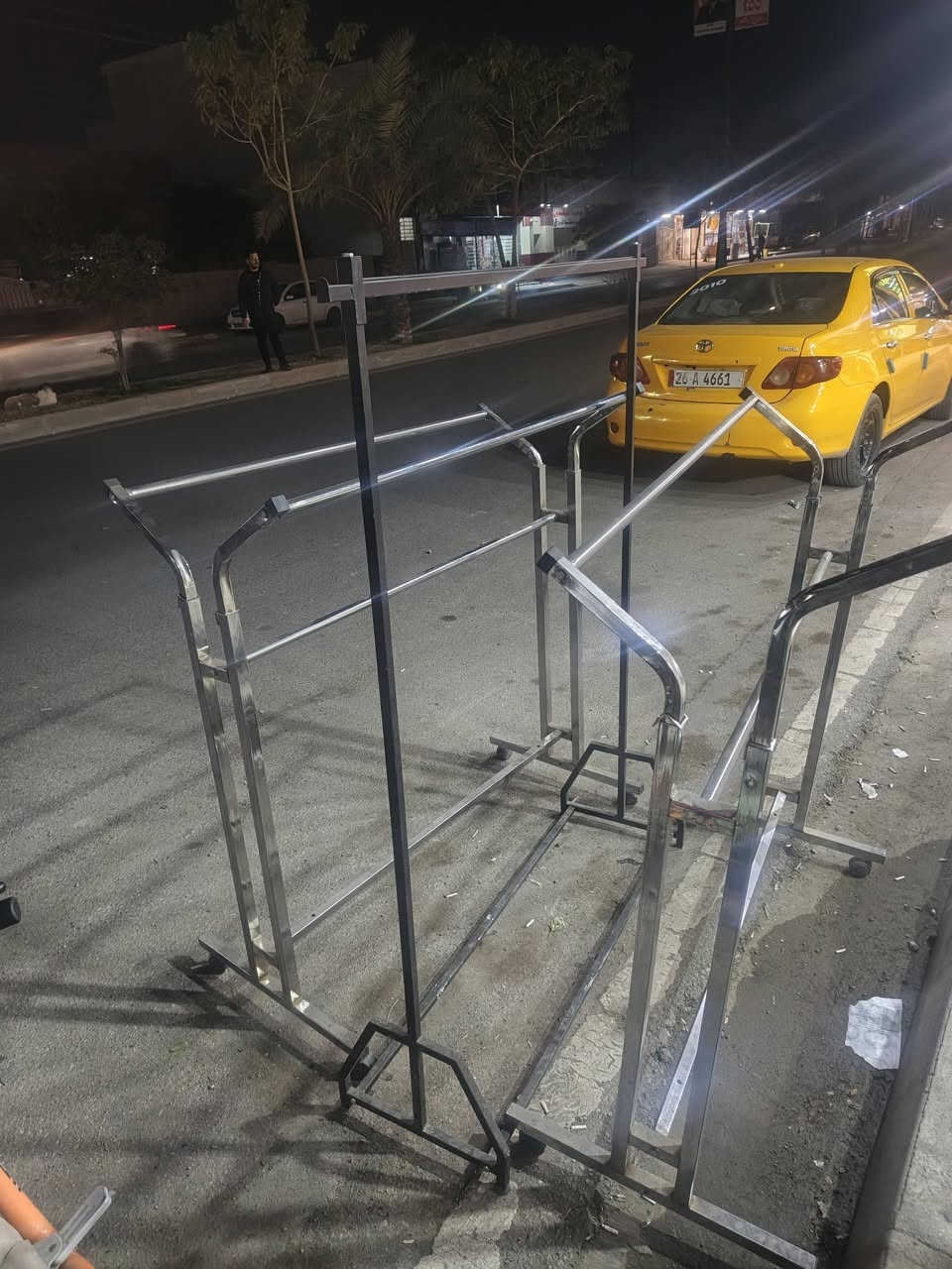 ستاند ملابس للبيع جدد ٣ قطع ب ٧٥ وبي مجال بسيط 
عنوان تقاطع النجدة 
 ***********
