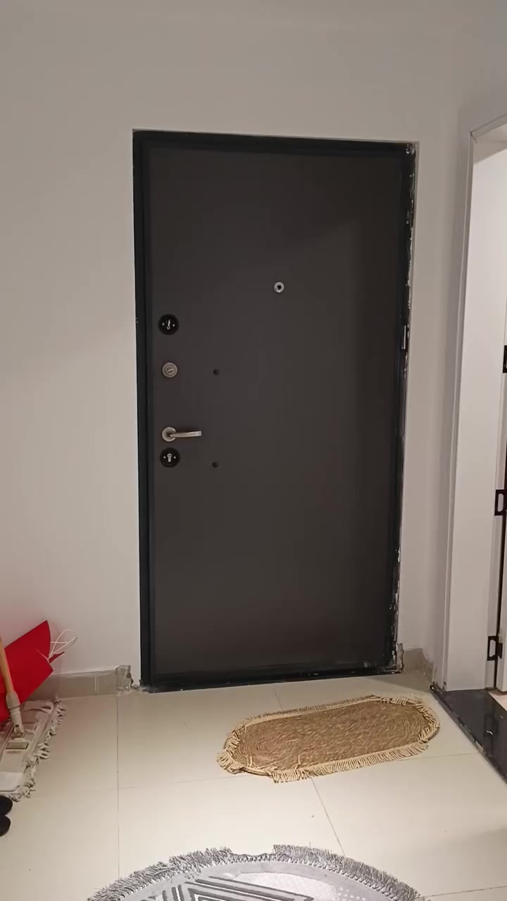 شقة مؤثثة مساحة ١٩٨ متر للبيع في مجمع رويال ستي..ثلاث غرف نوم وصالة كبيرة وثلاث حمامات وبلكونة..للإستفسار *********** متوفر واتس اب..
