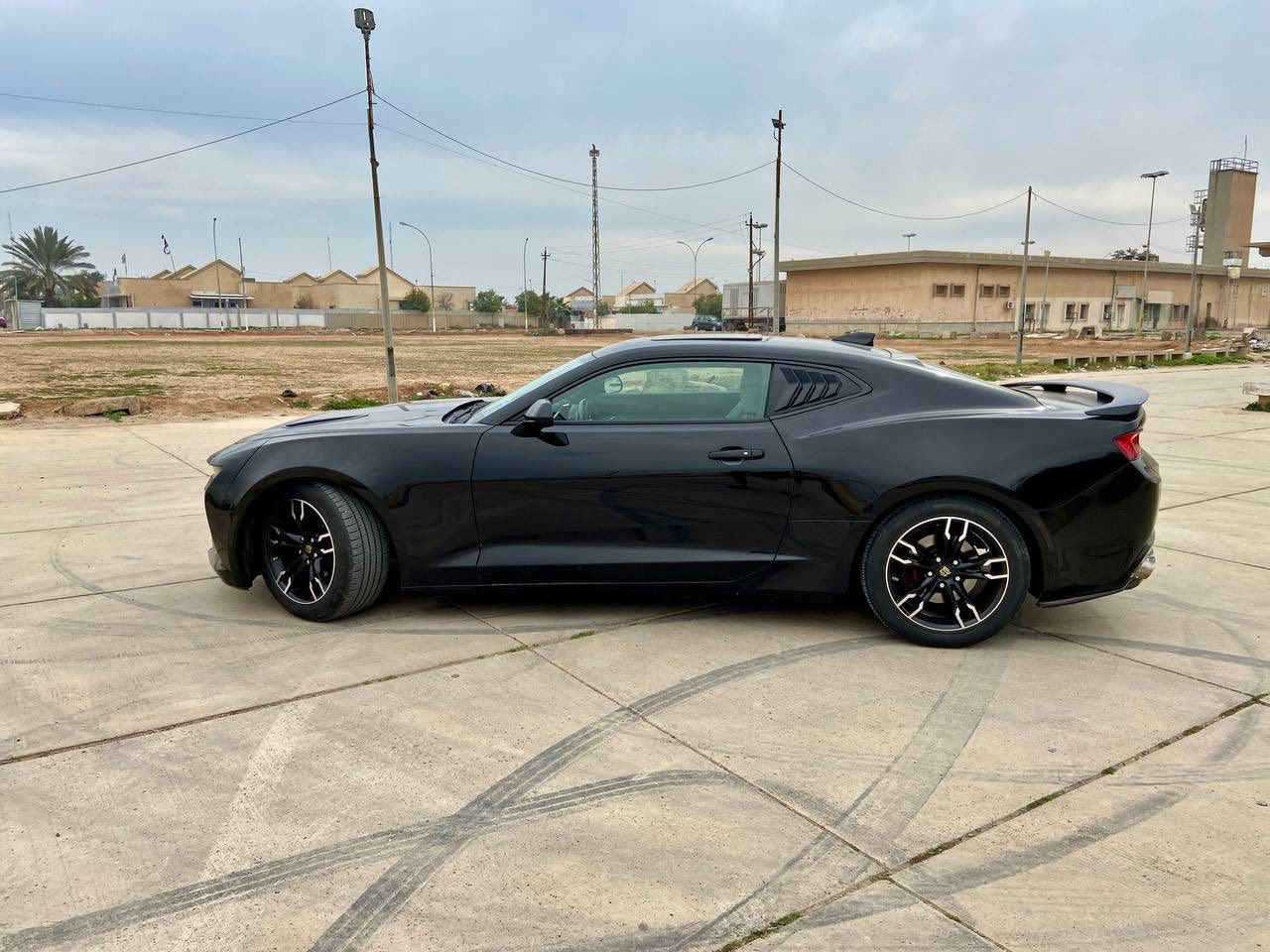 السلام عليكم شباب الطيبة
كمارو للبيع 2017

سيارة من انضف الكماروات الموجودة 

سيارة فول وعليهة ادامة كاملة 

فتحة 

بصمة 

تحكم كهرباء 

داخل بيجي 

تايرات جدد 

مناقص برغي بل سيارة 

بيهة بداية خيط بخار 

فقط 

سعر سيارة 110
***********
