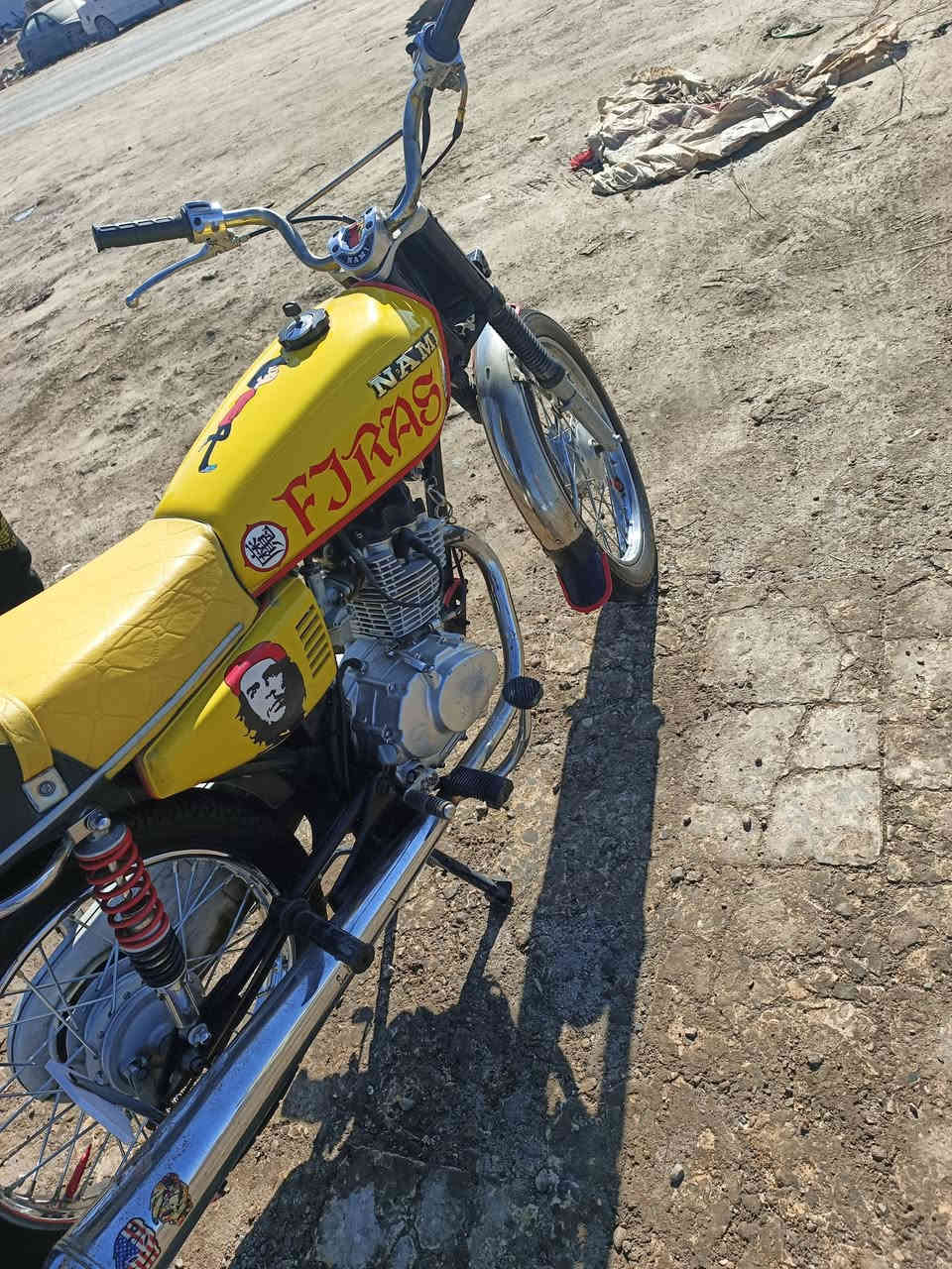 كلشي موضح بل صور  سعر قفل 475قفل
مكاني صويره حي السرى بشارع الفوج
*********** بس رمش
