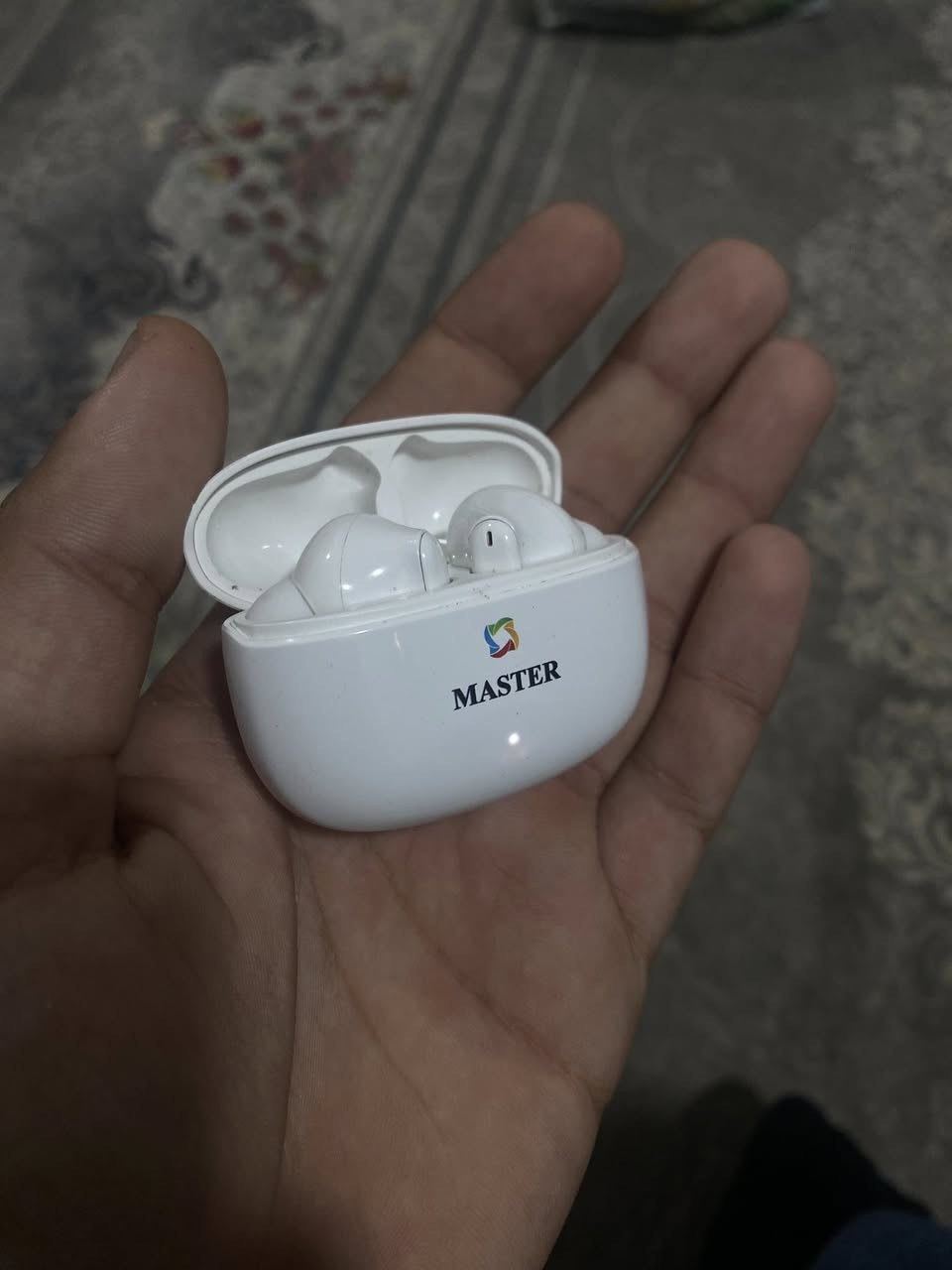 السلام عليكم
ايربود MASTER B52
راقيه كلش واصليه
نوعيه معروفه 
شرط الفحصص 
نضيفه كلش محافظ عليها
لون ابيض 
جميييع ملحقات كامله
فووووول مواصفات مذكوره بالصور
بيها Anc
عزل وصوت محيطي
و Game Mood
و ENC with AI 
بعد هواي سوالف
واعيد شرررط الفحص
السعر ٧٥ وبيها مجال للطيبين
رقمي ***********
مكاني كربلاء 
موجود توصيل.
