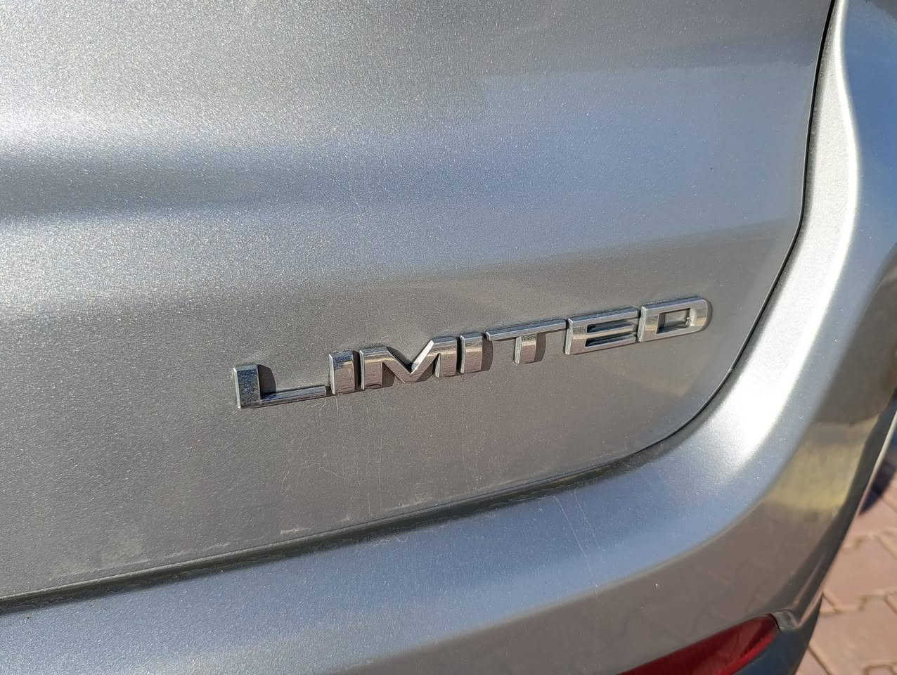 جيب كومباس limited 
موديل 2023
لون سلفر سقف اسود بلادي
ماشيه 60 الف ميل 
سعر 170 ورقه مرقم اربيل جاهز
حادث سيارة/ بدون صبغ مكفوله 👍
فقط شبرين دعاميه امامي صبغ/الباقي مكفول✋

صور حادث مرفق مع صور السيارة

بدون تعديل و شخوط و ملاحظات 🫰
حجم محرك 2.0 تيربو / 4 سلندر
كافه الايربكات سليمه 100 💯 بلادي ماطاك

مواصفات فول limited 1/1
بصمه+شغال عن بعد
فور ويل 4×4
كشن جلد +كهرب + هيتر
استيرن هيتر 
تبريد قطعتين
سقف اسود بلادي
تحكمات فول 
قيادة ذاتيه
تحديد مسار 
رادار امامي و خلفي و جانب 
شاشه ايباد كبير
بريك بصمه
كامره خلفيه
ويل كب كروم بلادي
بعد بيها اهواي مواصفات
سيارة على وضع الشركه كله بلادي حتى دعاميه 
راديترات و حجر بيئه  و رادار و لايتات كله بلادي شركه
سيارة باربيل /شركة نور البصرة موجودة 
شراي يتصل👇
*********** واتساب متوفر
*********** واتساب متوفر
