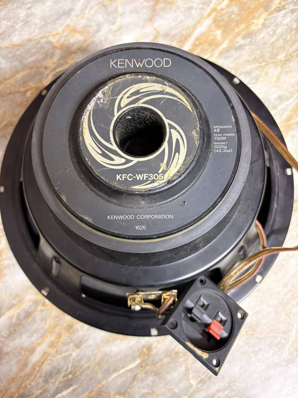 للبيع سماعه 700 واط نوع KENWOOD مستعمل قليل جدا للاستفسار واتساب ***********
