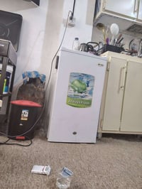 ثلاجه صغيرة • تشتغل بالمولد • كوفه حي ميسان