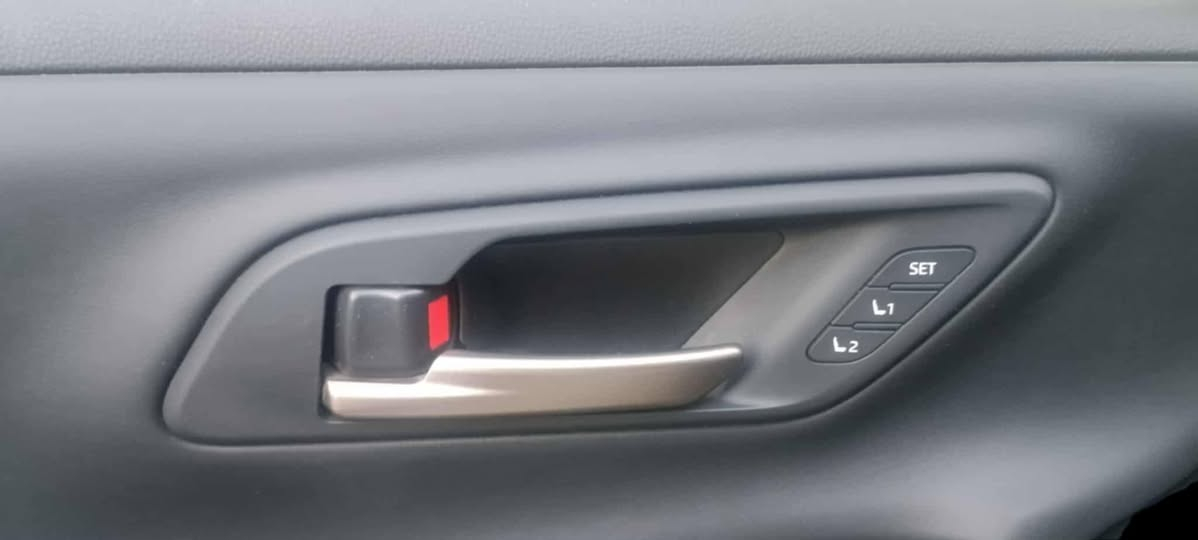 السلام عليكم 
سياره كراون لمتدد فول مواصفات 
ياباني اصل ماشيه سياره فقط 6 الف
سعر 299  دولار  تسجيل جميع المحافظات  رقمها مجاني لتفاصيل أكثر اتصال 
***********
***********
 واتساب متوفر
