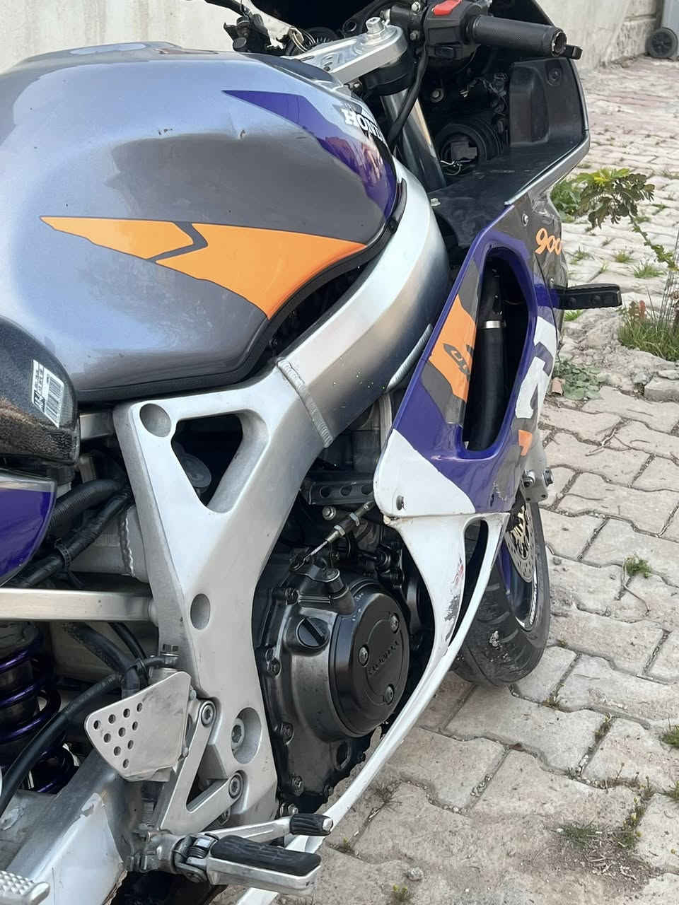 سلام عليكم
919 
مكفواله من كلشي برغي مابيها 
نكره ابكل وقت 
بدون صباغ 
بدون فتح 
اورقه كامله 
سعر 19بيها مجال 
شراي ***********
