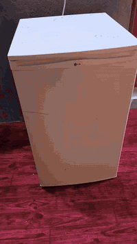 من رخصة الامن
ملحق عدد(٢)يرهم مكتبه حافظة حقائب
كراسي عدد٢ دوار 
مطفئة حريق عدد٢
شمعات كهربائيه مكافحة الحشرات
كومدي خشب جرارات عدد١ مع ملخق
فلترماء أصلي عدد١
ثلاجه LG
بلجكتور 
راوتر حديث لكيبل ضوئي 2
اتصال ***********
