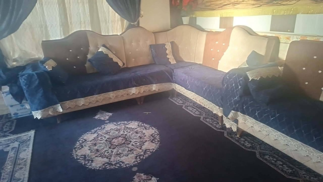 ديوان كلش نضيف ١٤ متر ٥٠٠ وبيه مجال***********
