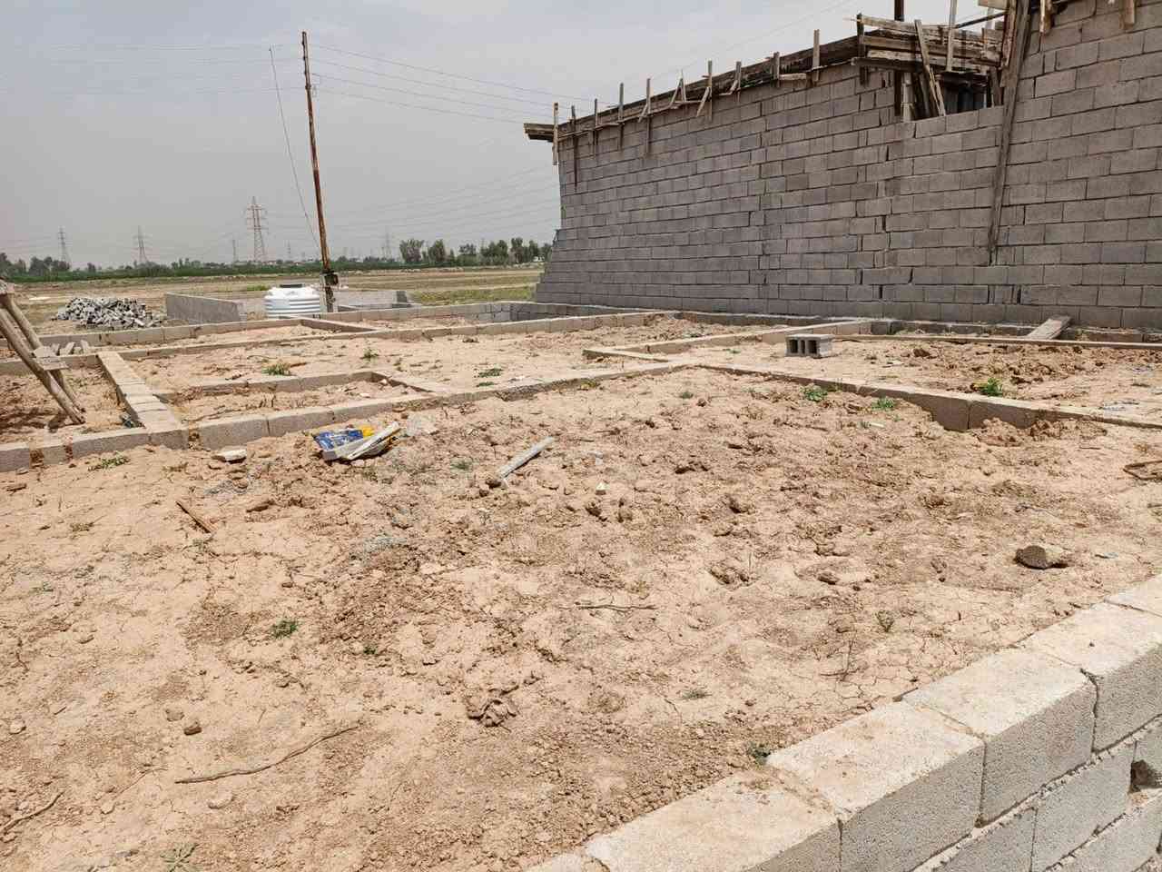 اسلام عليكم بتلو 200 م كامل صب او تفن او بلوعه هم كامله زراعي منطقه جديده مي كهرباء فول مفرك  عبور  المشروع الشارع اليروح عليه شارع محطه ابو حيدر رقم الهاتف *********** سعره 20 مليون او بيه مجال
