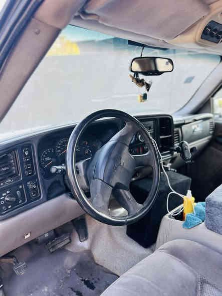 شوفرليت 2004 رقم المثنى سنويه ل 2029. لون ابيض اصلي اجره مكينه 5300 كير 700 السعر 90$ بيه مجال حك الجيه الاتصال ع الرقم ***********
