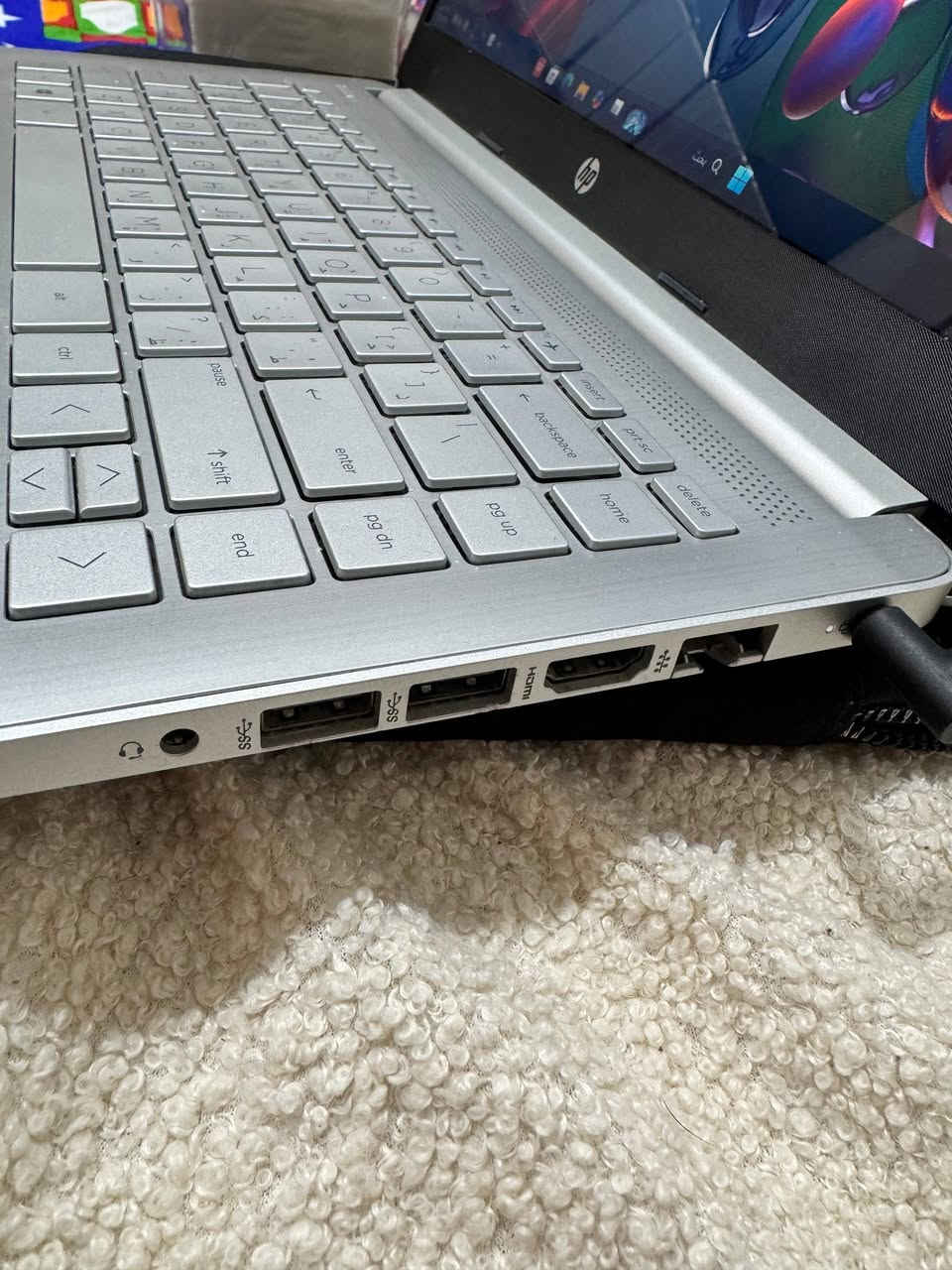 لابتوب HP 14-dk1xxx 

المعالج: AMD Ryzen 3 3250U بسرعة 2.60GHz
كارت شاشة: Radeon Graphics مدمج
الرام: 4GB
الخزن: SSD 1TB 🔥 (مساحة وسرعة ممتازة)
النظام: Windows 11 Home 64bit
الشاشة: 14 إنچ
الشاحنة الاصلية 
السعر 225 الف 
الجهاز نظيف جداً وشغال تمام 
المكان نجف قرية الغدير الثانية


**إذا كنت صاحب هذا الإعلان وتريد حذفه لأي سبب، رجاءا أرسل رسالة إلى الدعم الفني**