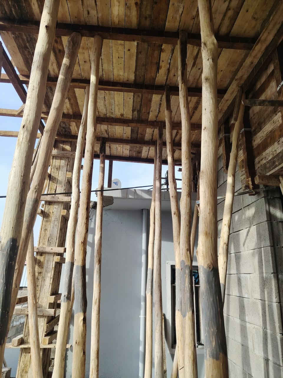 السلام عليكم قالب للبيع لوح 4 اكثر من مكعبين لوح 3 اكثر من مكعبين جسور ثلاثه 45 جسر 
عصايب كلو متر وعشرين مع 100درسك 330 
السعر ثلاثه مليون وبي مجال شي بسيط المكان الموصل كوكجلي ***********
