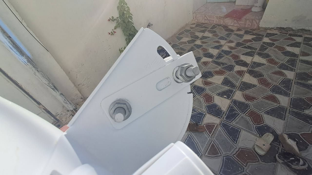 اخوان عندي هذا النانو اشتريته قبل ٢٨ يوم ومعا واير ٢٠ متر ،، اذا يفيد احد منكم يتواصل وياية واني حاضر بالسعر ليدير بال.
***********
