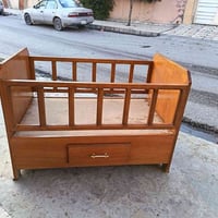 تخت طفل • شغل درجة أولى • الحدباء