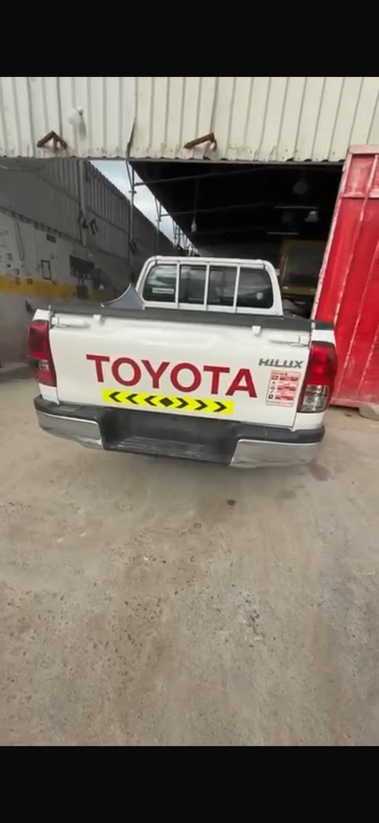 تحيه طيبه 
للبيع تويوتا 2025 ماشيه 28 الف عادي ناصيه حالياً في البصره سفوان لمن يرغب بشراء  السياره يجي واتساب *********** سعر السياره في داخل المنفذ 185 لمن لديه كتاب شهداء باجر يستلم باسمه بدون تعقيب بدون كمرك
