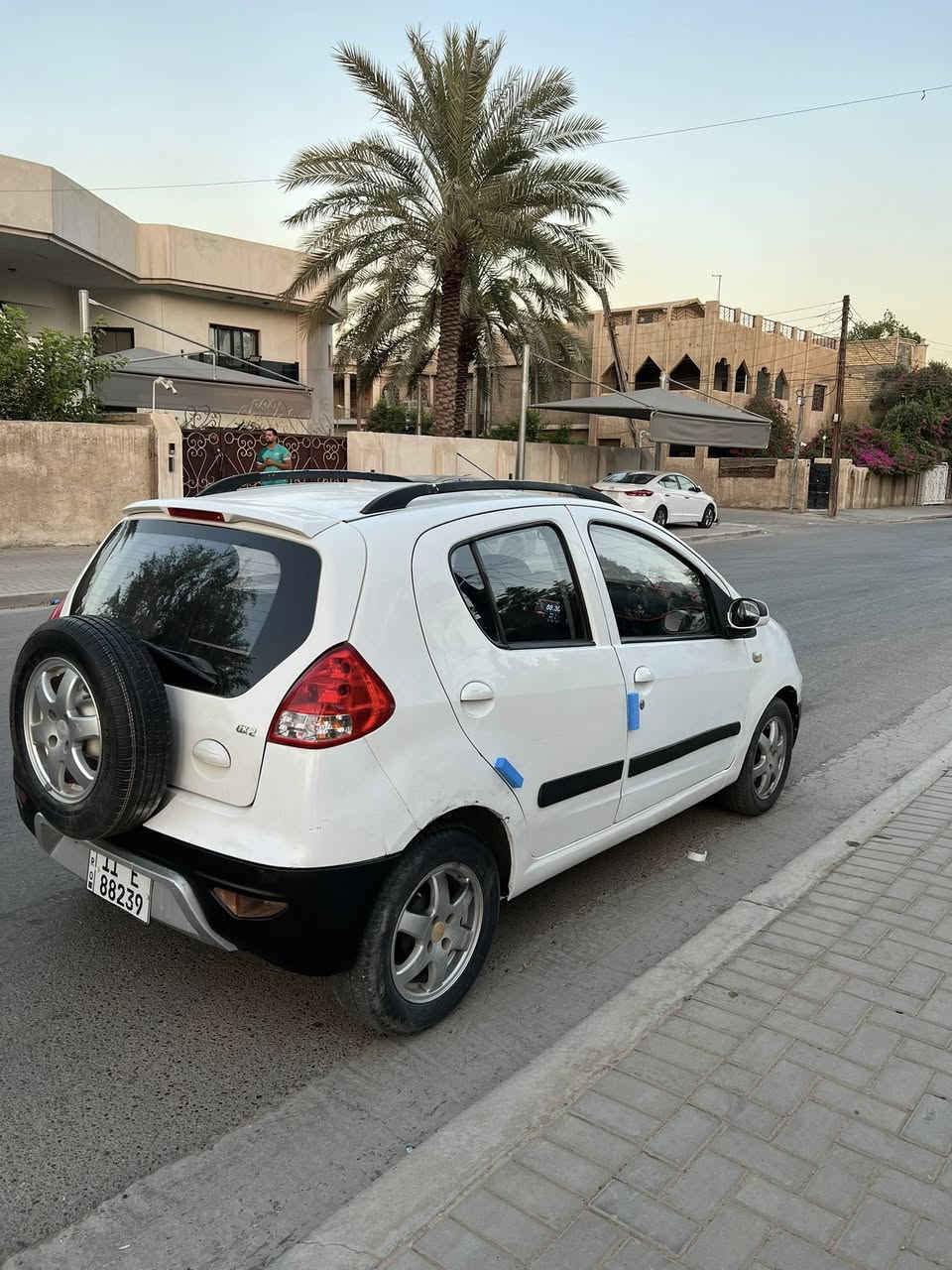 ً
جيلي باندا كروز موديل 2013 ماشية 55  
السيارة كاملة بدون نواقص بيها قطعتين صبغ فقط
كير ومحرك وتبريد شغال صدر وتخم تاير جدد
رقم بغداد انكليزي بأسمي تحويل مباشر
مكاني بغداد السيدية ***********

