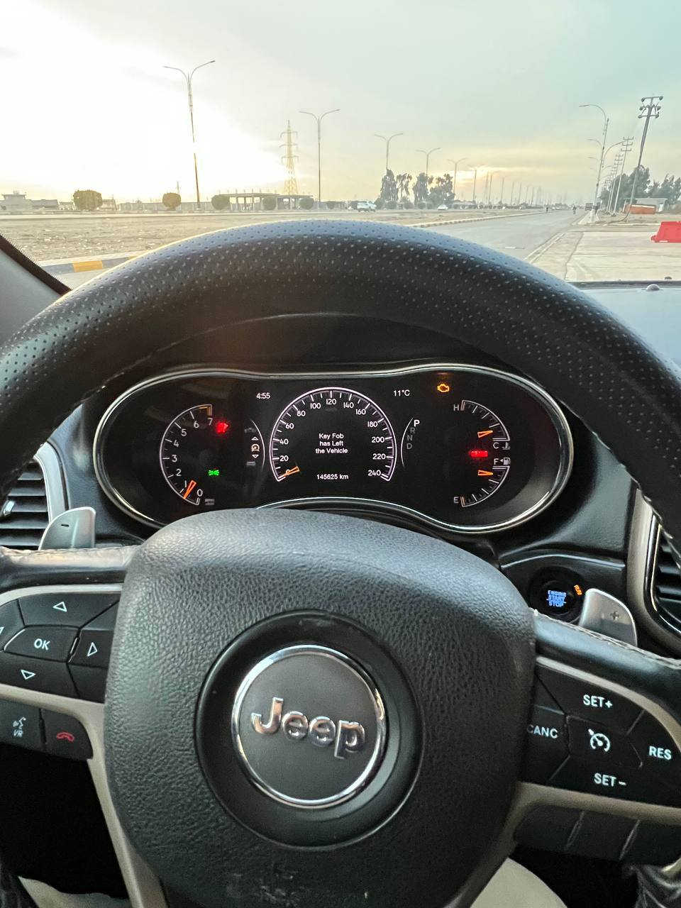 جيب شيروكي لمتد رقم بغداد موديل 2017 فول مواصفات عدا لبنرامه 
وارد امريكي حادثه بس بنيد مبدل بلادي موضح بل صور 
مواصفات
داخل جلد 
كشانه كهرباء 
كشنات تدفأء وتبريد 
اوتو هولد 
مثبت سرعه
نضام ايكو ونضام سبورت 
شفتات ستيرن 
تحكم ستيرن 
جنطه كهرباء 
لايت زينون 
حساسات امامي خلفي 
ويل 20 عليه تخم تاير دلوب جديد 
مكان لسياره فلوجه 
سعر 200 ورقه وبيه مجال بيع او مراوس حسب لقناعه 
***********
***********
