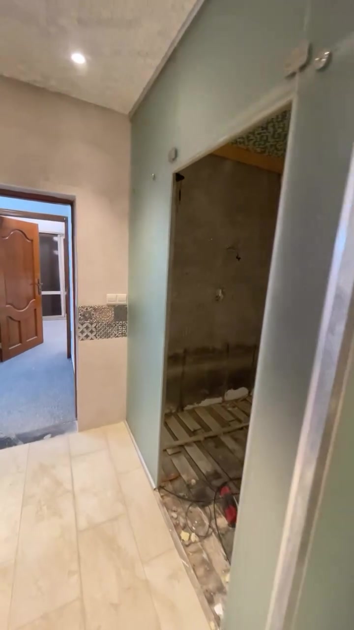 سلام عليكم للبيع غرفه حمام معزوله جام ضبابي باب سلايت جديده عنوان منصور خلف مكسي مول ***********
