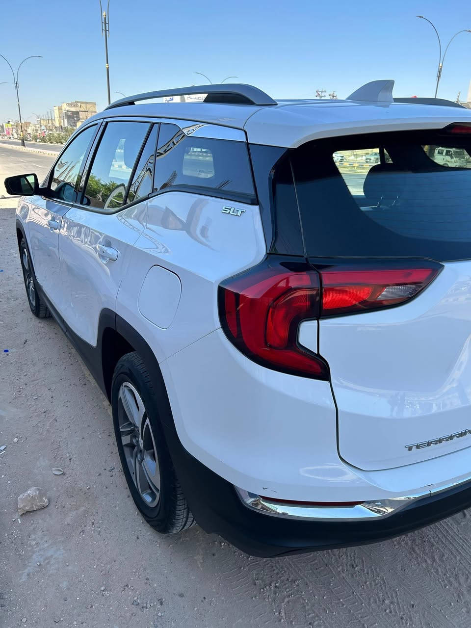 GMC terrain SLT 2020
جمسي تيران ابيض 20 مواصفات  اس ال تي
تشغيل عن بعد وبصمه اربع ابواب
كراسي جلد فاتح كهرباء خزن ميموري هيتر
رادار  تحكم ستيرن مثبت سرعه
صندوق كهرباء 
لايت ليد امامي خلفي
مري وسطيه وجانبيه تعتيم تلقائي مري قلاب
فور ويل  AWD  
مكينه 1500 تيربو
 ماشيه قليل جدا ٢٨ ميل
السياره استعمال شخصي مامتعوبه
كير 9نمر
 رقم نجف بسمي
الضرر جاملغ وبنيد الصور بالمنشور 
السعر 165
***********
