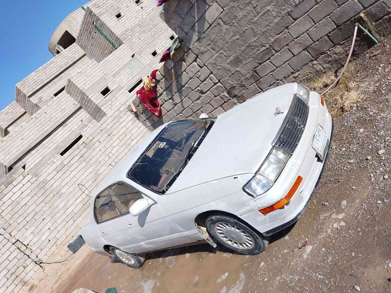 السلام عليكم بطه للبيع موديل ٩٣ كير  ومحرك شرط سياره نظيفه كهربائيات شغاله تواير 4 جدد سياره حلوه سياره مكصوص رقم الماني صلاح الدين السياره شرط الوكاله والتحويل الشراي يتصل *********** السعر 34 وبيها مجال
