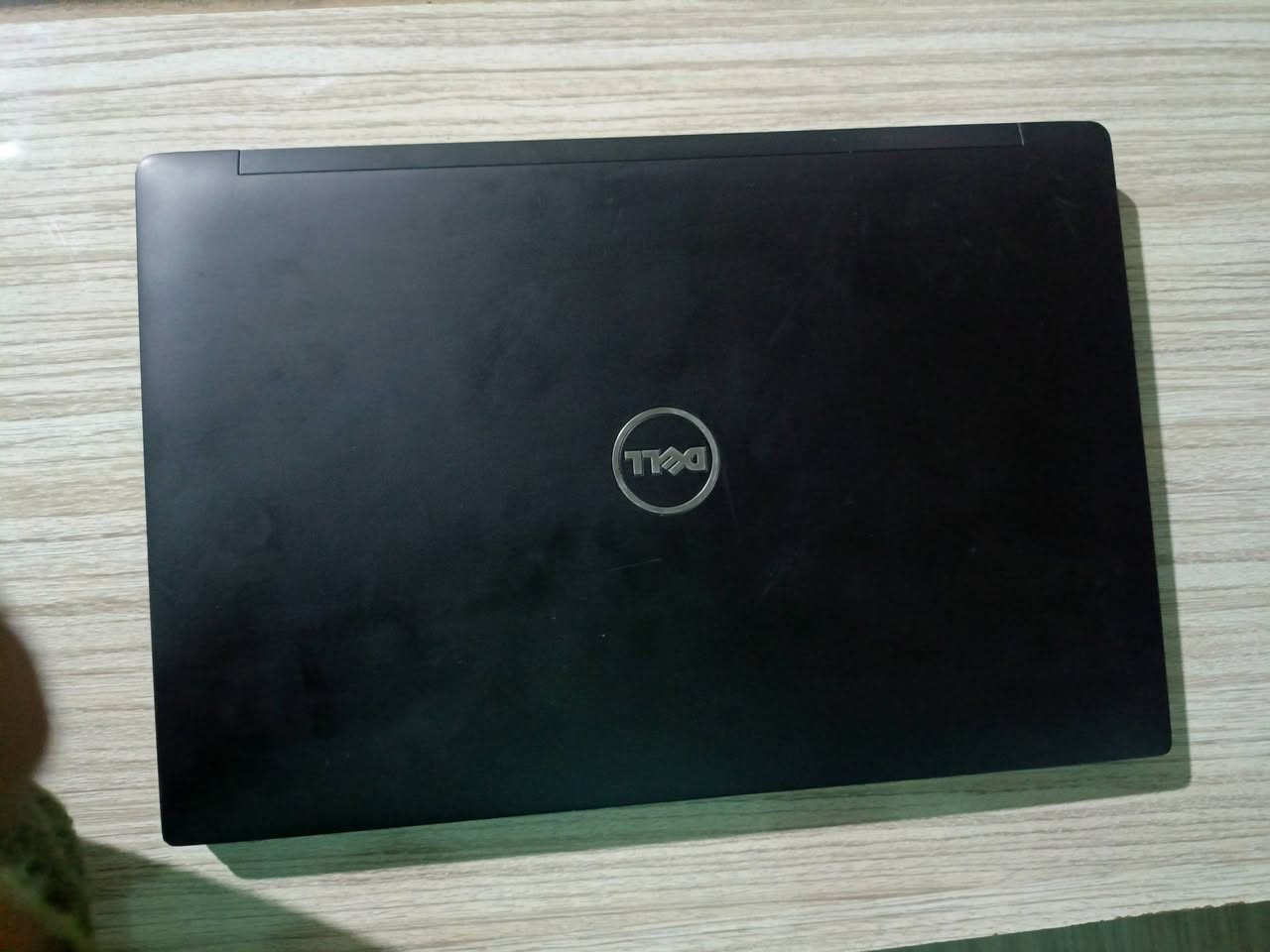 لابتوب DELL 7480 حديثة سوبر سلم
للمونتاج والتصاميم والبرامج الهندسية وكذلك للإلعاب
المتوسطة

معالج قوي كور i7 (جيل سابع)
هارد 256 SSD نوع (M2) أسرع هارد
رام 8 كيكا نوع(DDR4) أسرع رام
کارت شاشة شير 4 كيكا

بصمة
كيبورد ضوئي
كامرة HD
Full HD 14 شاشة

منفذ HDMI + منفذ تايب سي + منفذ سيم كارت + منفذ بطاقة ذكية + باقي المنافذ موضحة بالصور

1 حقيبة جديدة
2 ماوس نوعيه جيده
3 شاحن اصلي

✅للتواصل: ***********
