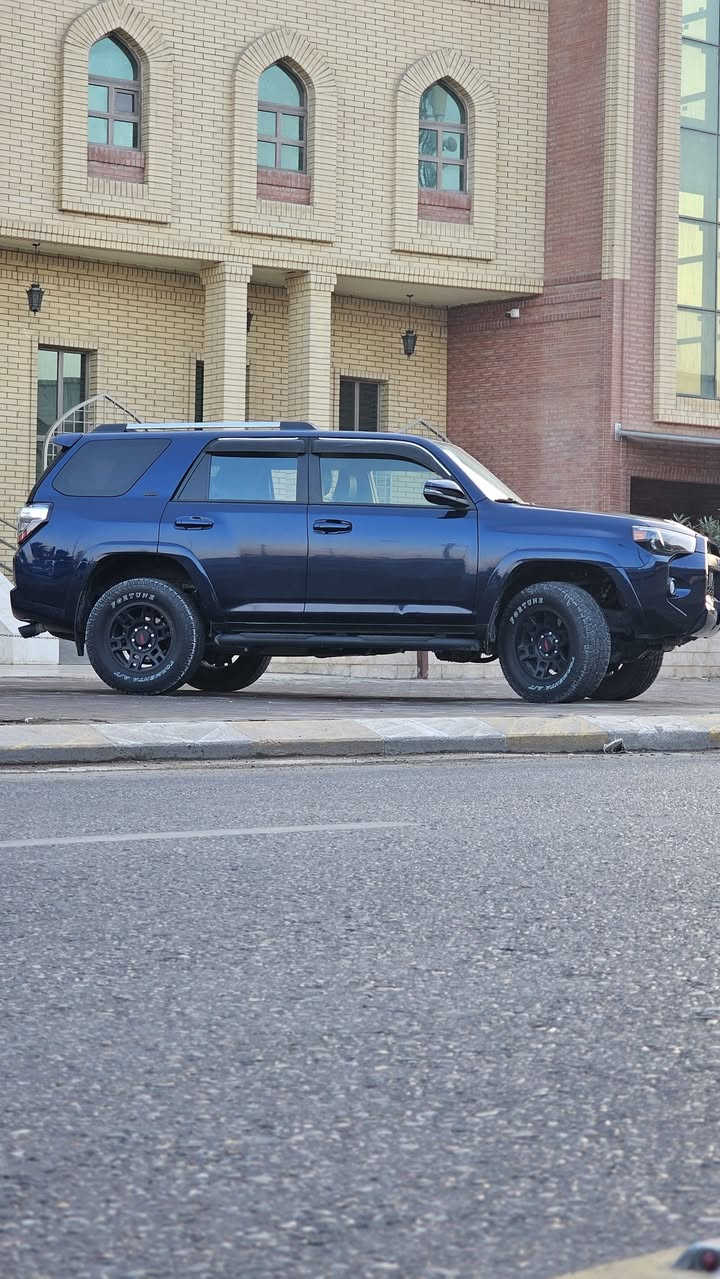 سلام عليكم... تحياتي للجميع
                 ✅تويوتا فورنر SR5 ✅
            
....................................................................................
⛔موصفات⛔
شاشة كبيره تدعم أندرويد اوتو وابل كار بلي
ويل حجم كبير TRD 
 كشنات جلد وتدفئة 
تبريد 3 قطع 
7 راكب 
عليها دوس اصلية 
كامرة خلفية
هيتر ب المري
فتحة سقف
كشنات الامامي كهرباء
فول تحكم استيرن
كروس سرعه (مثبت سرعه)
كير أوتو +عادي 
مانع تزحلق +Abs
مانع انحدار
اشاير لكزز 
جامة الصندوق تصعد وتنزل كهرباء
لايتات 
تايرات جبلي 

............................................................................. 
🔴  حادث السيارة بسيط جداً وموجود عندي صور الحادث حافة البنيد والجاملغ وثنينها مبدلة بلادي واجتي من امريكا كم قطعة كلير بدون فتح وبدون صبغ 
كير محرك شرط فحص +صدر  تايرات كل جديد 

 رقم بغداد مشروع وطني هزة جديدة وسنوية لل 2026    شرط تحويل 
بسعر مناسب   (282)

غير متواجد ع الفيس 
 
مكان سياره صلاح الدين تكريت....استفسار اكثر اتصل ع رقم ***********
