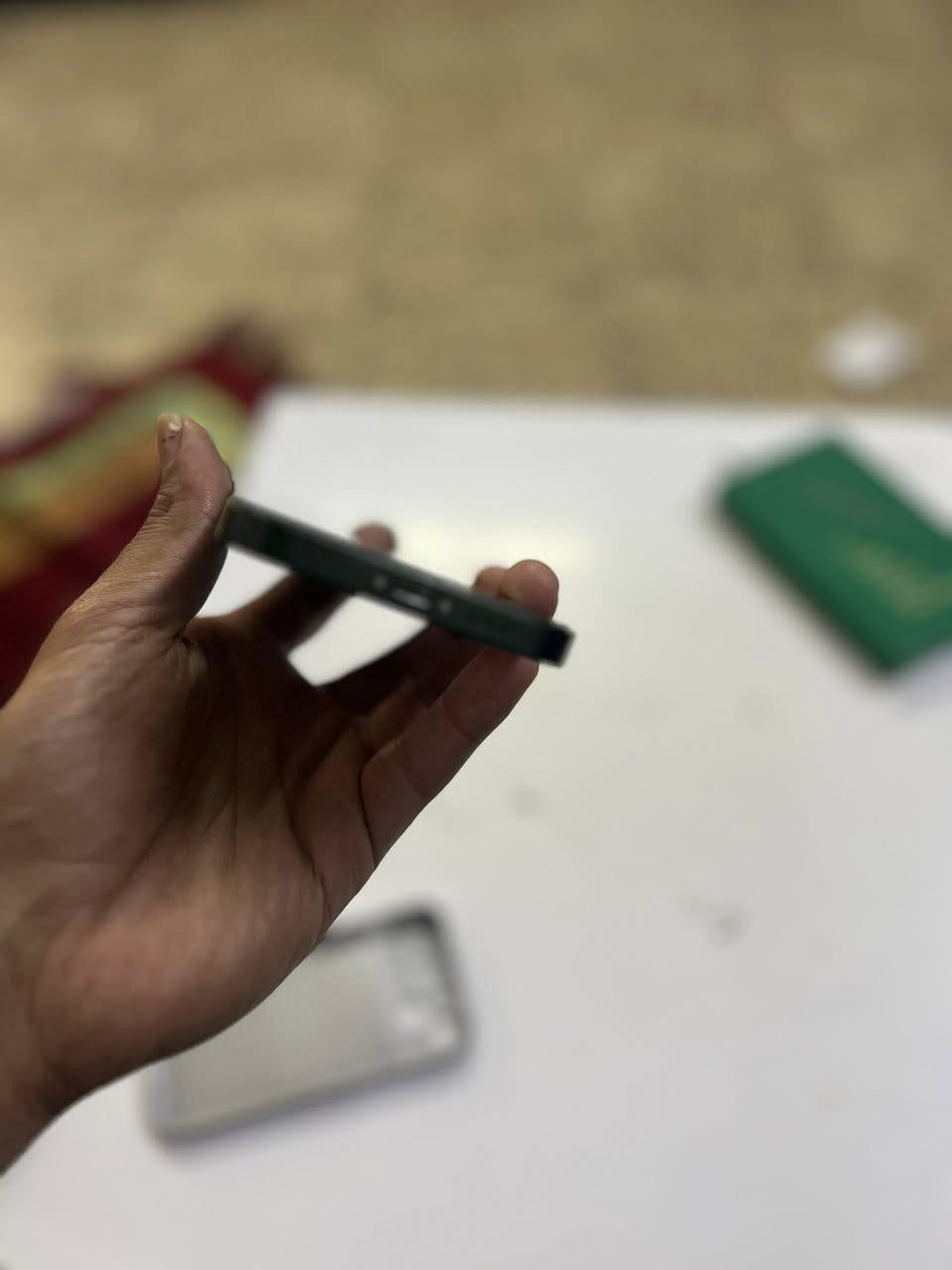 ايفون 13 عادي 
لون زيتوني 
ذاكره 128 
تك سيم 
بطاريه 86
شرط ما مفتوح نورمال 
السعر 490 وبي مجال 
التواصل ع الرقم التالي 
***********
