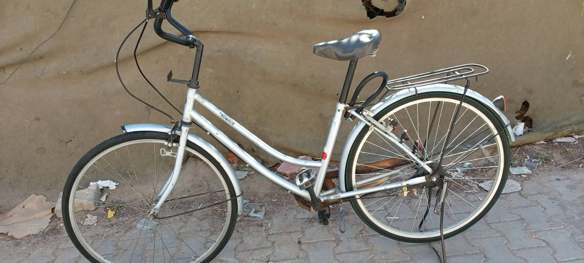 سلام عليكم بايسكل للبيع 2015 السعر 70 وبي مجال المكان نجف حي سلام ***********
